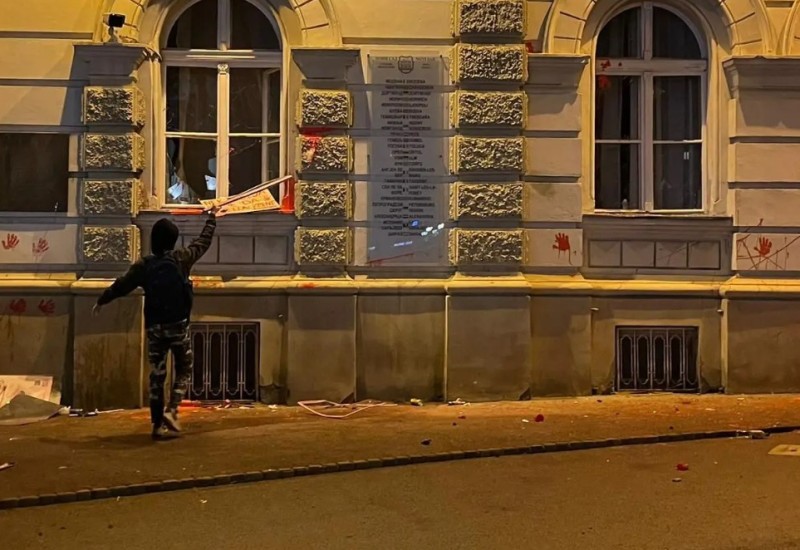 Opozicija tvrdi da su nerede tokom protesta u Novom Sadu pravili plaćenici SNS-a i Vučića