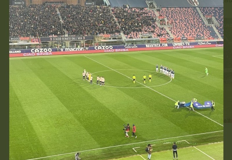 Nevjerovatna scena u Bolonji: Minut ćutanja za Mihu narušio čuveni božićni hit