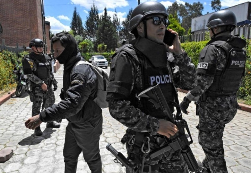 Drama u Ekvadoru: Naoružani upali u program uživo i uzeli voditelje za taoce