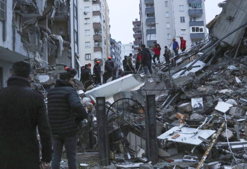 Broj žrtava razornog zemljotresa premašio 15.000, pomoć stiže sa svih strana