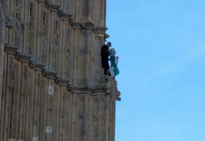 Sišao nakon 16 sati: Uhapšen čovjek koji se popeo na Big Ben