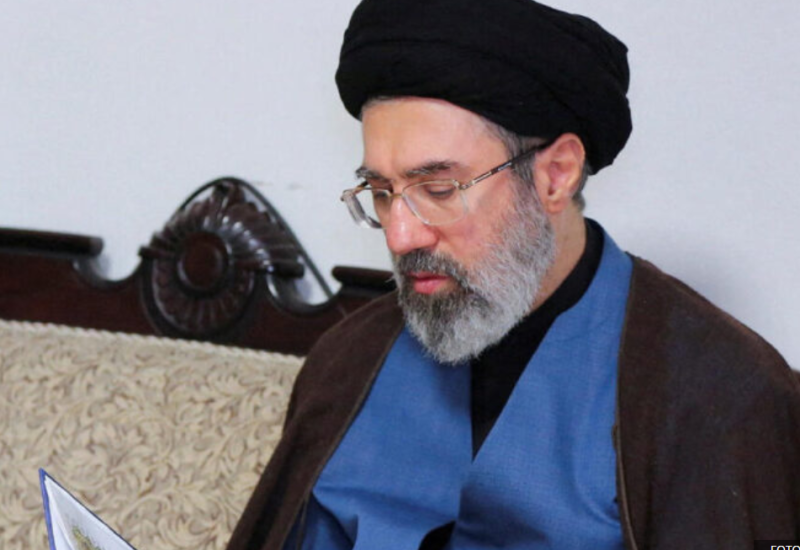 Novi vrhovni vođa Irana se potpisao na raketu i gađao Izrael: Pogledajte šta je napisao na projektilu (FOTO)