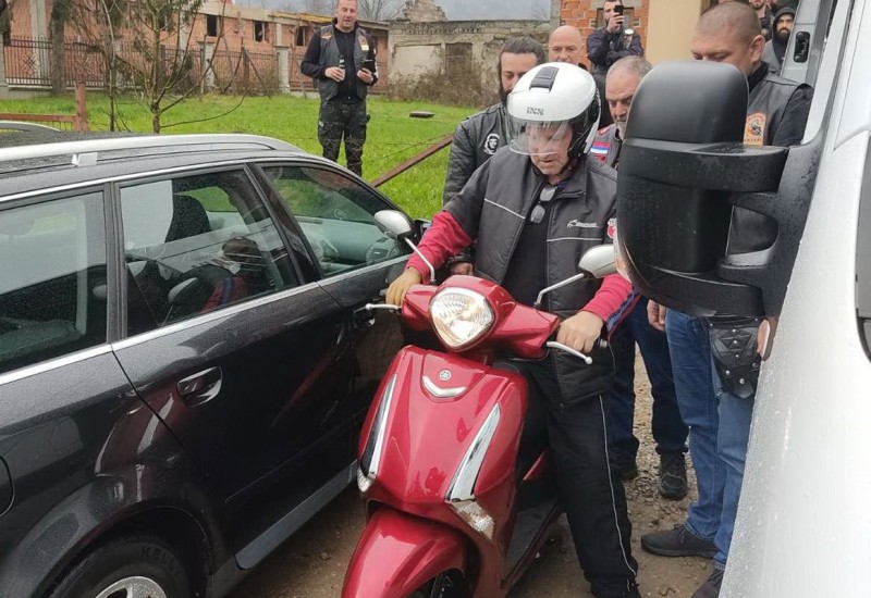 Bajkeri kolegu obradovali novim skuterom