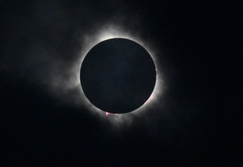 Milioni Amerikanaca uzbuđeno posmatrali potpuno pomračenje Sunca