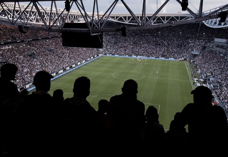 Juventus izbačen iz Evrope, Vlahović i Kostić pakuju kofere?