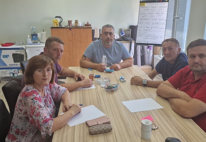 Pet sindikata u Srpskoj sprema proteste: “Pokraj Dvora, istrajat’ se mora”