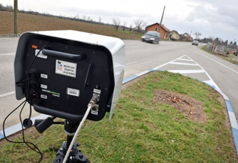 Može li radar snimiti više vozila u jednom trenutku?