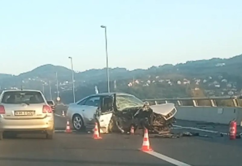 Četiri osobe povrijeđene u teškoj saobraćajnoj nesreći, intervenisali i vatrogasci