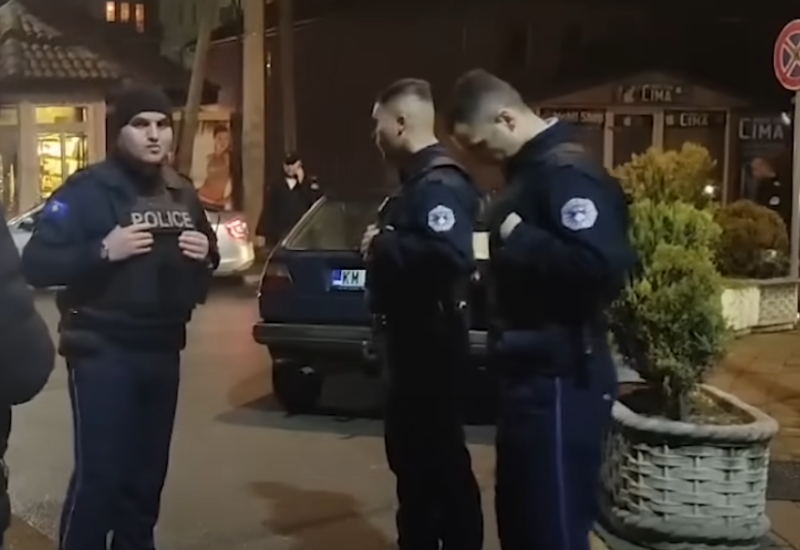 Napeto na KiM, Kurtijeva policija poručuje: "Ostajemo"