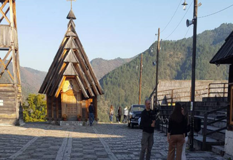 Sutra "Pozorišni Kustendorf"