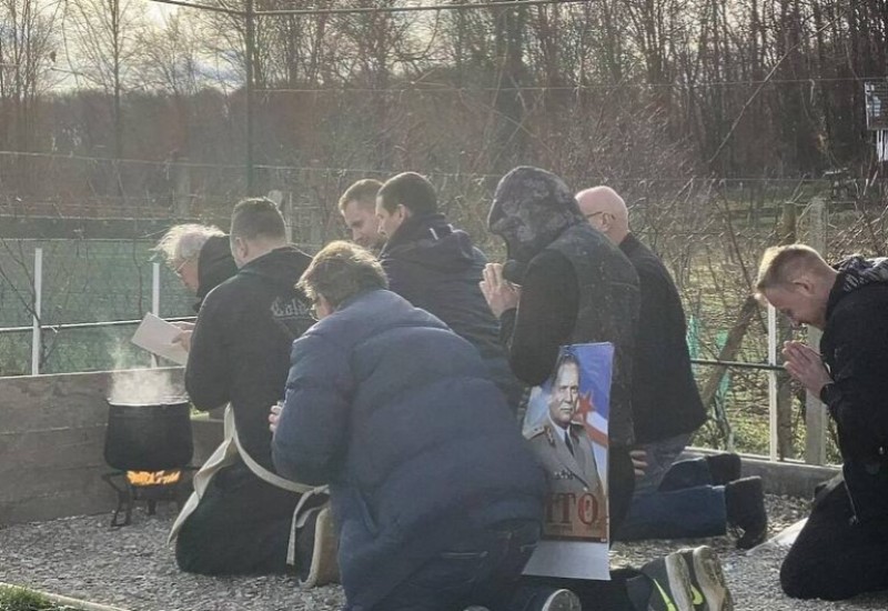 Hrvatski glumci klečali pred gulašom s Titovom fotografijom pa dobili prijetnje