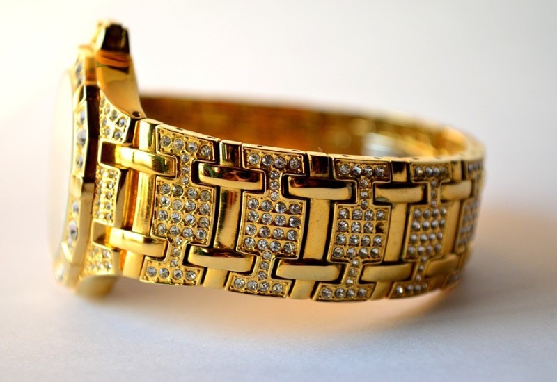 Šipovljanka osumnjičena da je ukrala zlatni sat i narukvicu vrijedne 14.000 KM