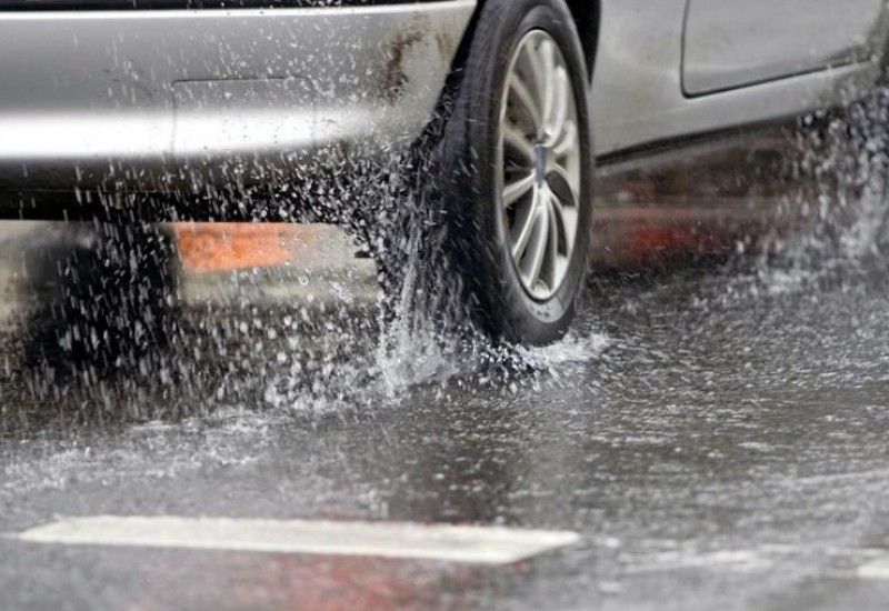 Mokri i klizavi kolovozi, vozači oprez