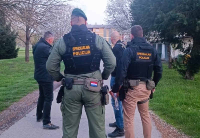 Okončana talačka kriza: Predao se muškarac koji je zatočio ženu i prijetio bombom
