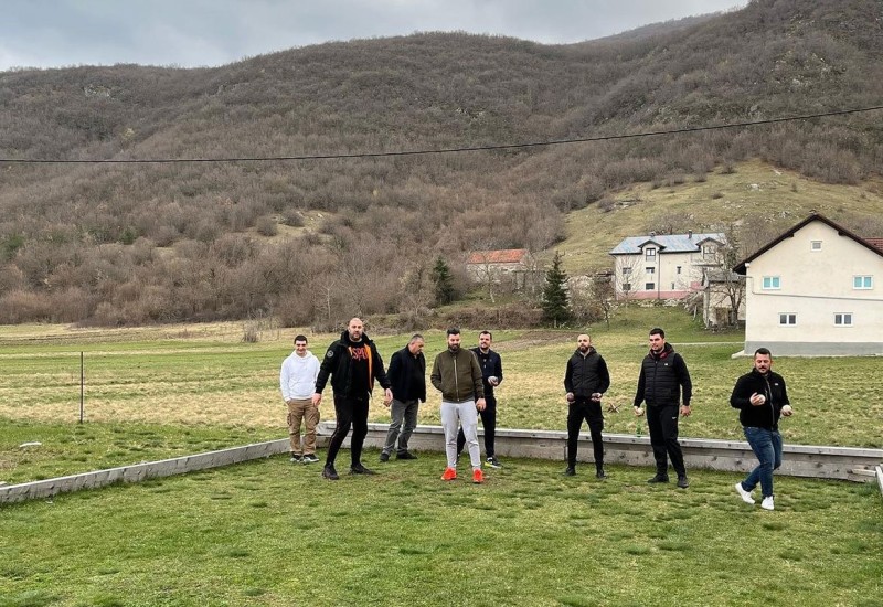 Mate Rimac posjetio BiH i sa prijateljima iz djetinjstva zaigrao balote