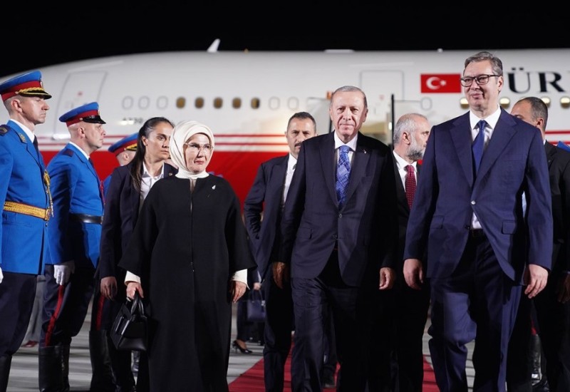 Erdogan doputovao u Beograd, dočekao ga Vučić (FOTO)