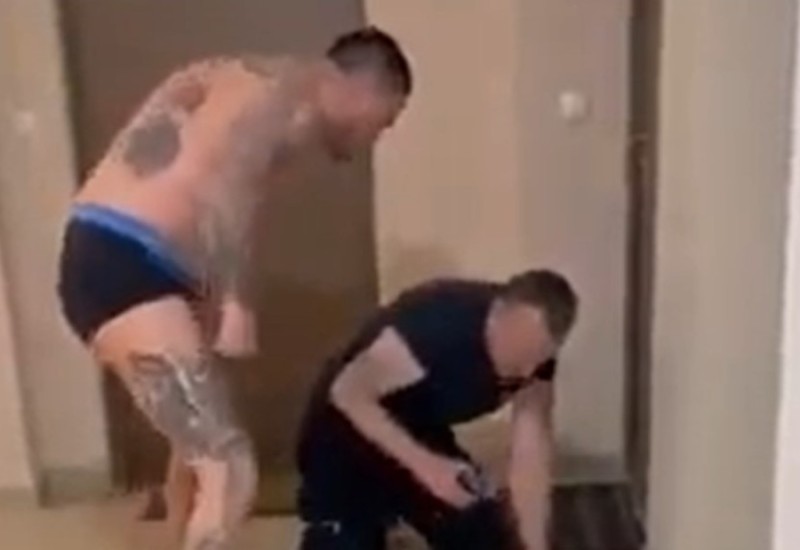 Situacija oko braće Hofman se ne smiruje: Miljan tuče čovjeka koji kleči na podu (VIDEO)
