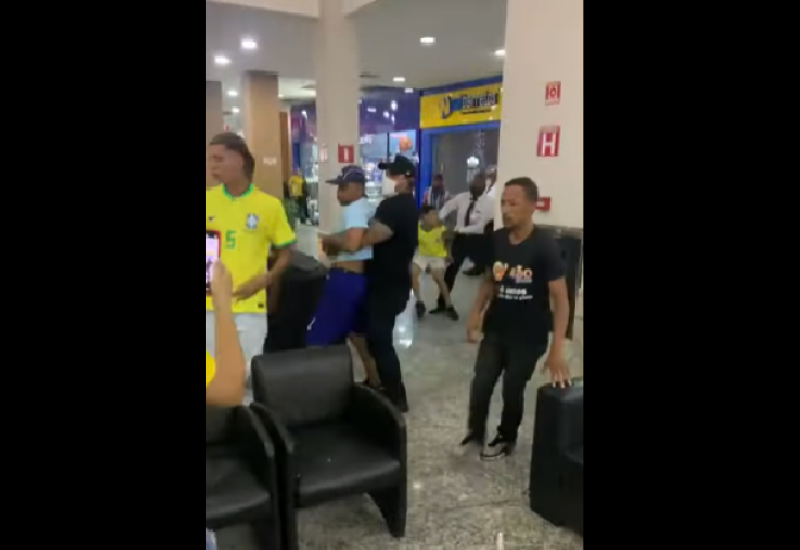 Masovni sukob ispred tržnog centra nakon poraza Brazila: Poginula tinejdžerka u pucnjavi (VIDEO)