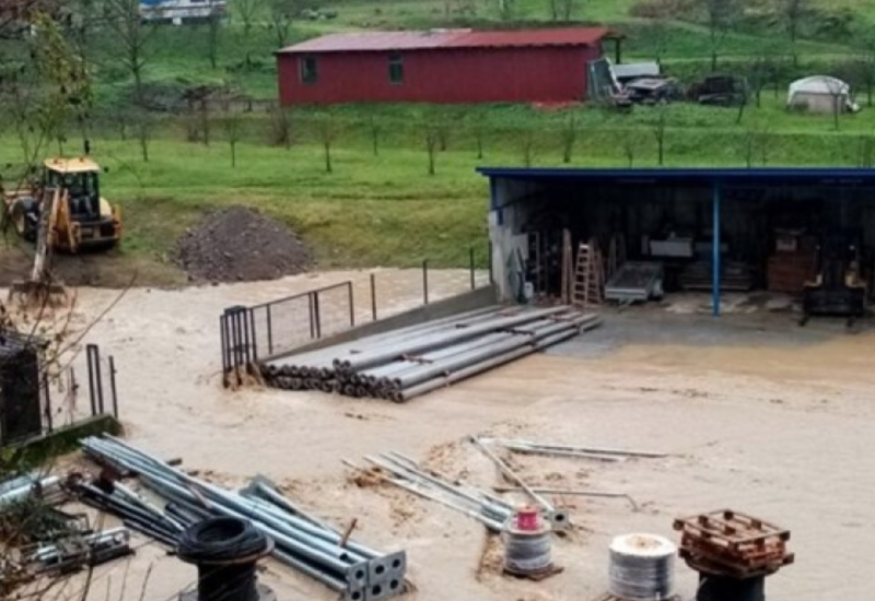 POŽEGA: Pod vodom putevi i dvorišta