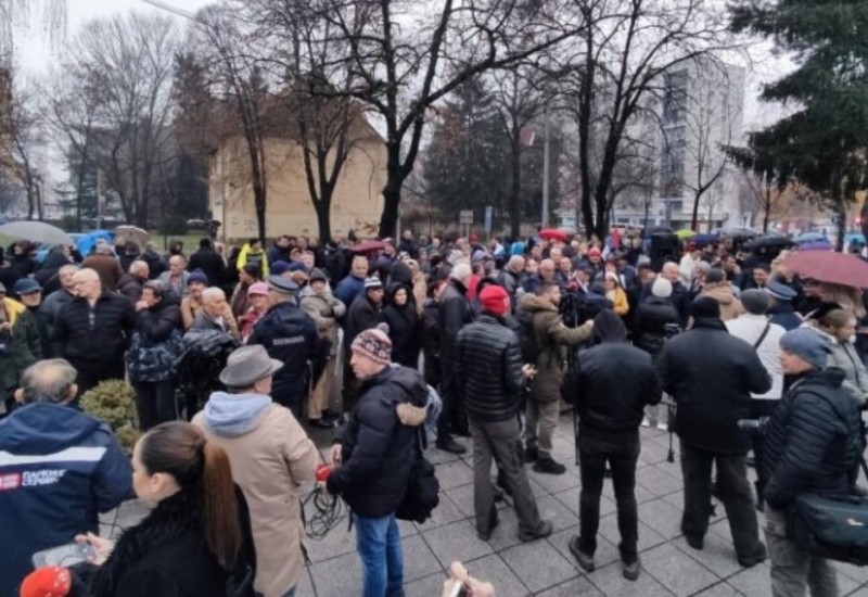 Protest ispred Narodne skupštine RS: "Od Banjaluke ne treba uzeti, već pitati"