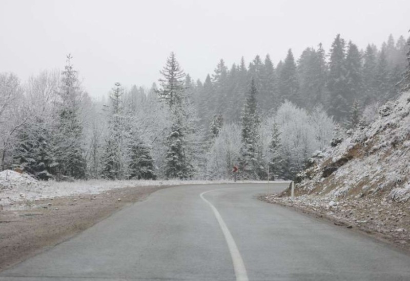 Snijeg na kolovozima u planinskim krajevima