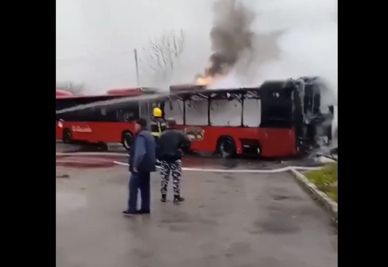 Zapalio se „Lastin“ autobus, vozilo u potpunosti uništeno
