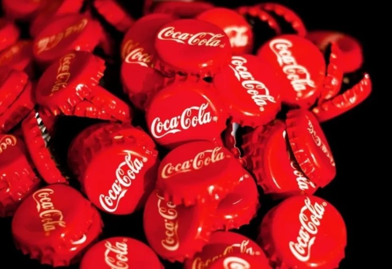 Stotine flaša koka kole rasuto po putu u Zagrebu (VIDEO)