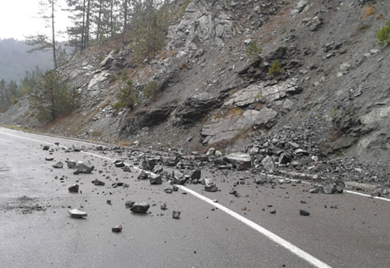 Poledica u višim predjelima, povećana opasnost od odrona
