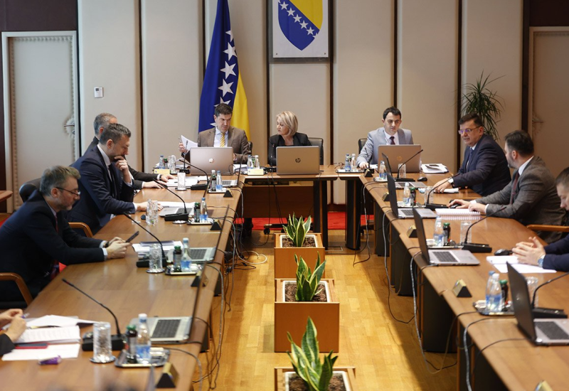 Vlast u potrazi za još 30 direktora i njihovih zamjenika