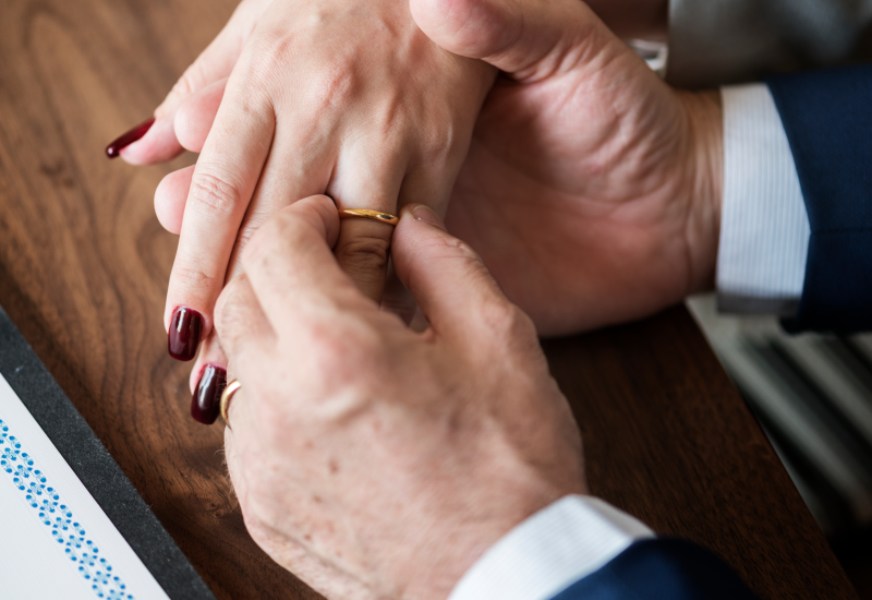 UKRALA NAOČARE SLIJEPOM ČOVJEKU Mislio da je našao ženu svog života, pa postao žrtva lažne nevjeste