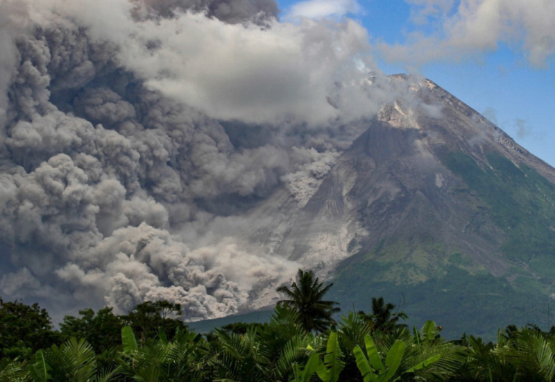 Erupcija vulkana Merapi u Indoneziji, potok lave dug oko 1,5 kilometar