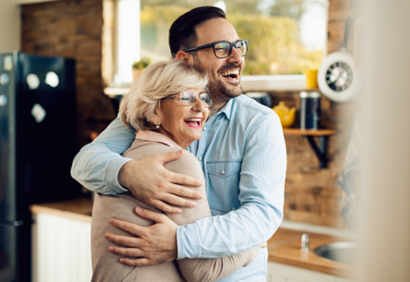 Ova četiri horoskopska znaka su nepopravljivi mamini sinovi
