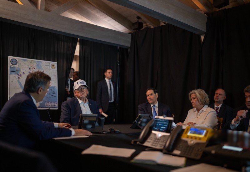 Bijela kuća upozorila osoblje na insajdersko trgovanje tokom rata s Iranom