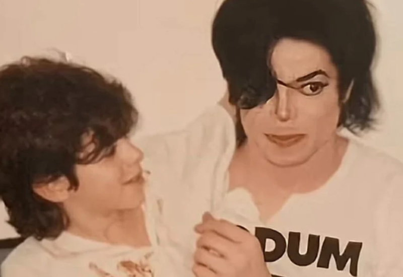 Michael Jackson posthumno optužen za silovanje djece: Objavljene dosad neviđene fotografije s dječakom