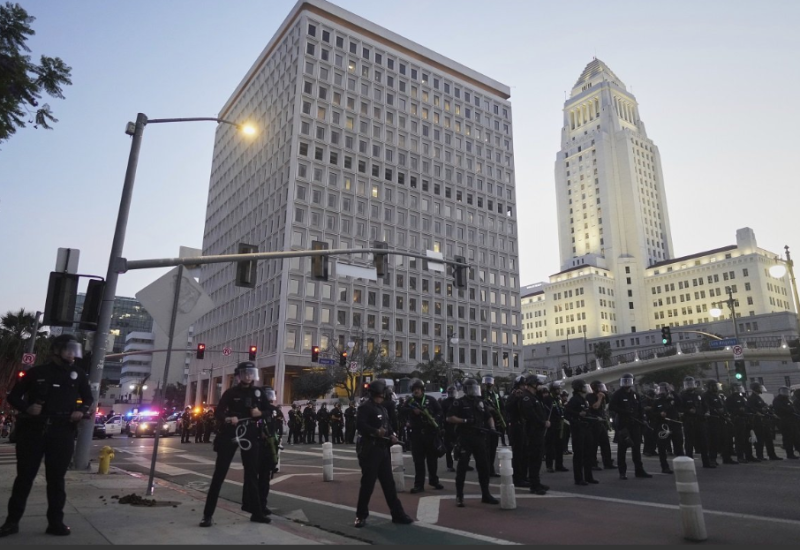 Totalni haos u Americi: Masovna hapšenja i policijski čas (VIDEO)
