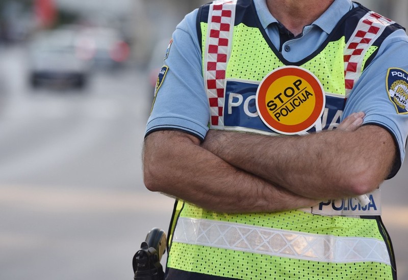Vozač kažnjen zbog otvorenog prozora na automobilu, pogledajte njegovu reakciju