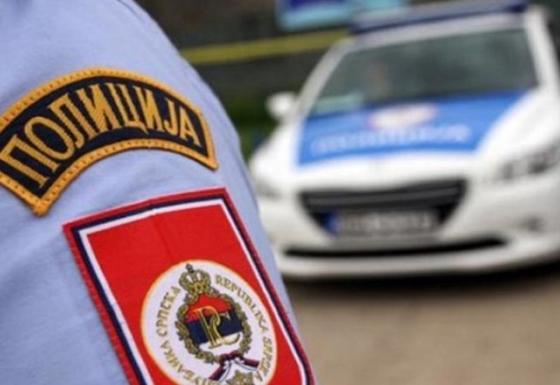 DOBOJ:  Pijan ušao u hotel i počeo da prevrće stolove i stolice