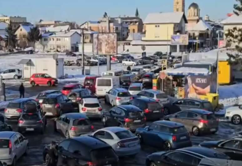 HAOS KAKAV SE NE PAMTI Putnici i po 10 sati BILI ZAROBLJENI NA GRANICI, zašto je Gradiška potpuno kolabirala
