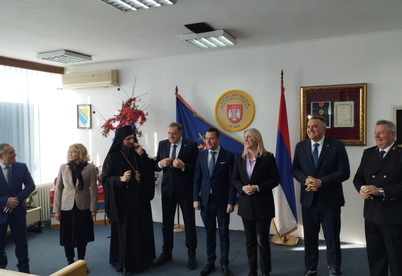Božićni prijem u kasarni „Kozara“: Poruke mira i podrške Srbima u sistemu odbrane