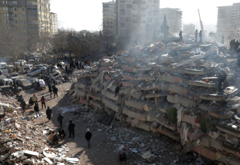 Naoružane bande lopova pretražuju ruševine u Turskoj, kradu nakit sa preminulih