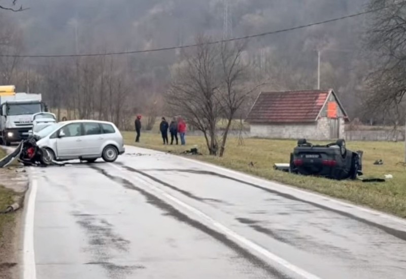 Teška saobraćajka kod Bratunca: Jedna osoba poginula, tri povrijeđene (FOTO, VIDEO)
