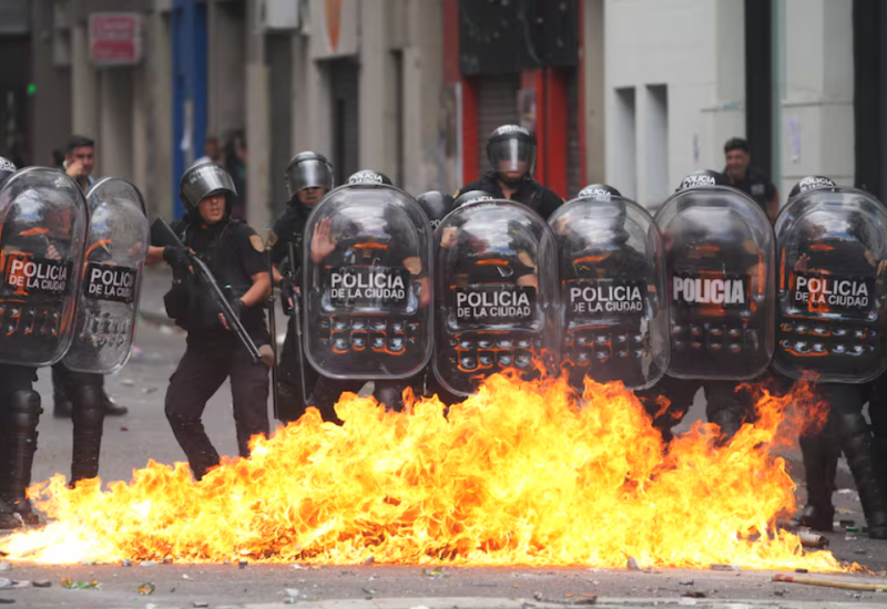 Haos pred Kongresom: sukob demonstranata sa policijom u Buenos Ajresu zbog reforme rada