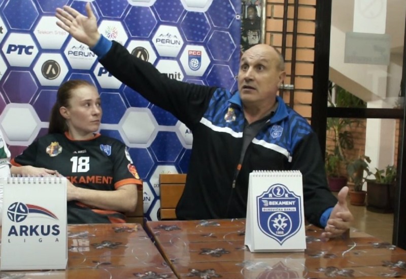 Skandal u Inđiji: Napadnut nekadašnji selektor reprezentacije Srbije (VIDEO)