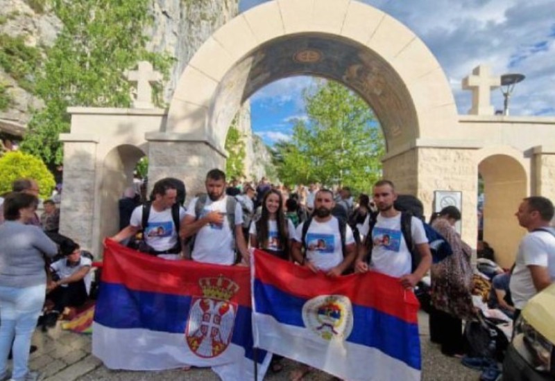 Humani gest sugrađana, pješke stigli na Ostrog kako bi pomogli Sergeju Stuparu