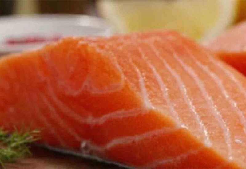 Sa tržišta povučen dimljeni filet lososa