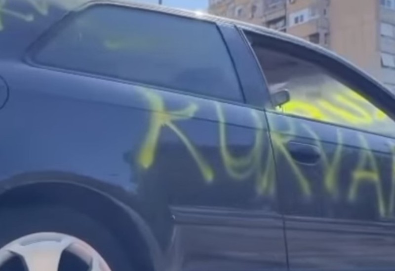 Skupo “platio” prevaru: Djevojka sprejom unakazila momku automobil VIDEO