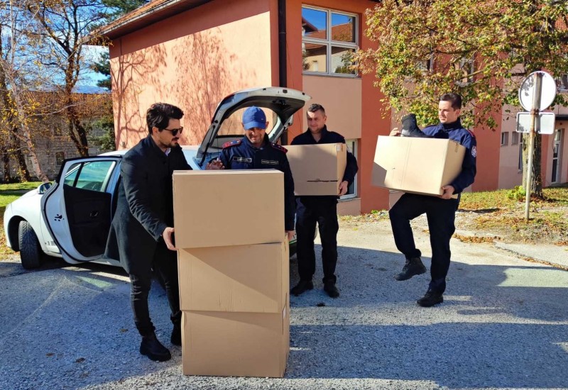 Vatrogascima Gacka uručena donacija kao znak zahvalnosti za njihov rad