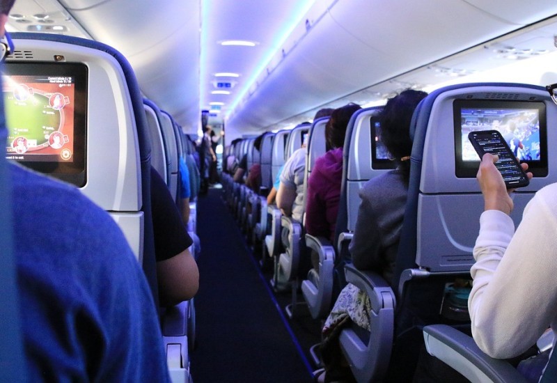 Žena se porodila u avionu, nije znala za trudnoću