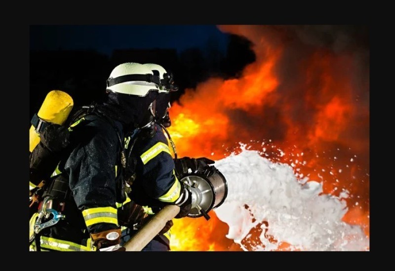 Požar u tržnom centru, povrijeđen radnik obezbjeđenja