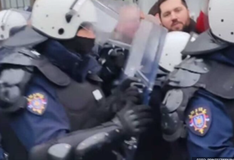 Napeta atmosfera na rano jutro: Guranje opozicije i policije eskaliralo VIDEO